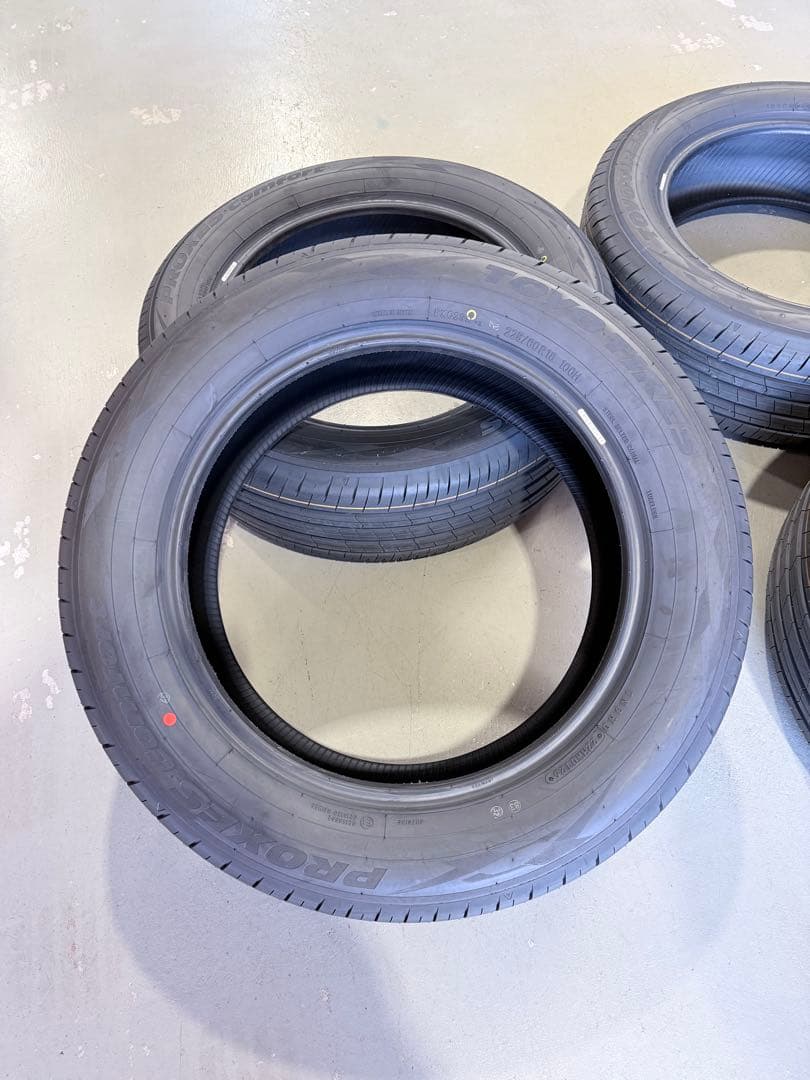 225/60R18 TOYOノーマルタイヤ（新車外し）