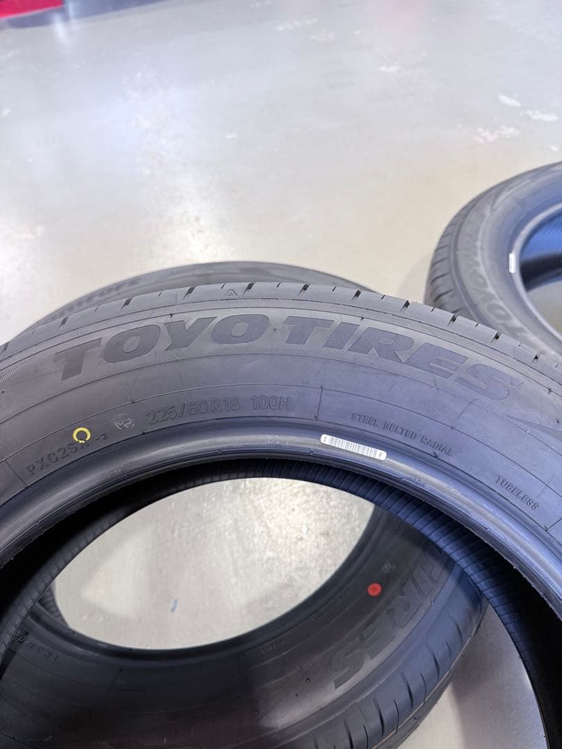 225/60R18 TOYOノーマルタイヤ（新車外し）