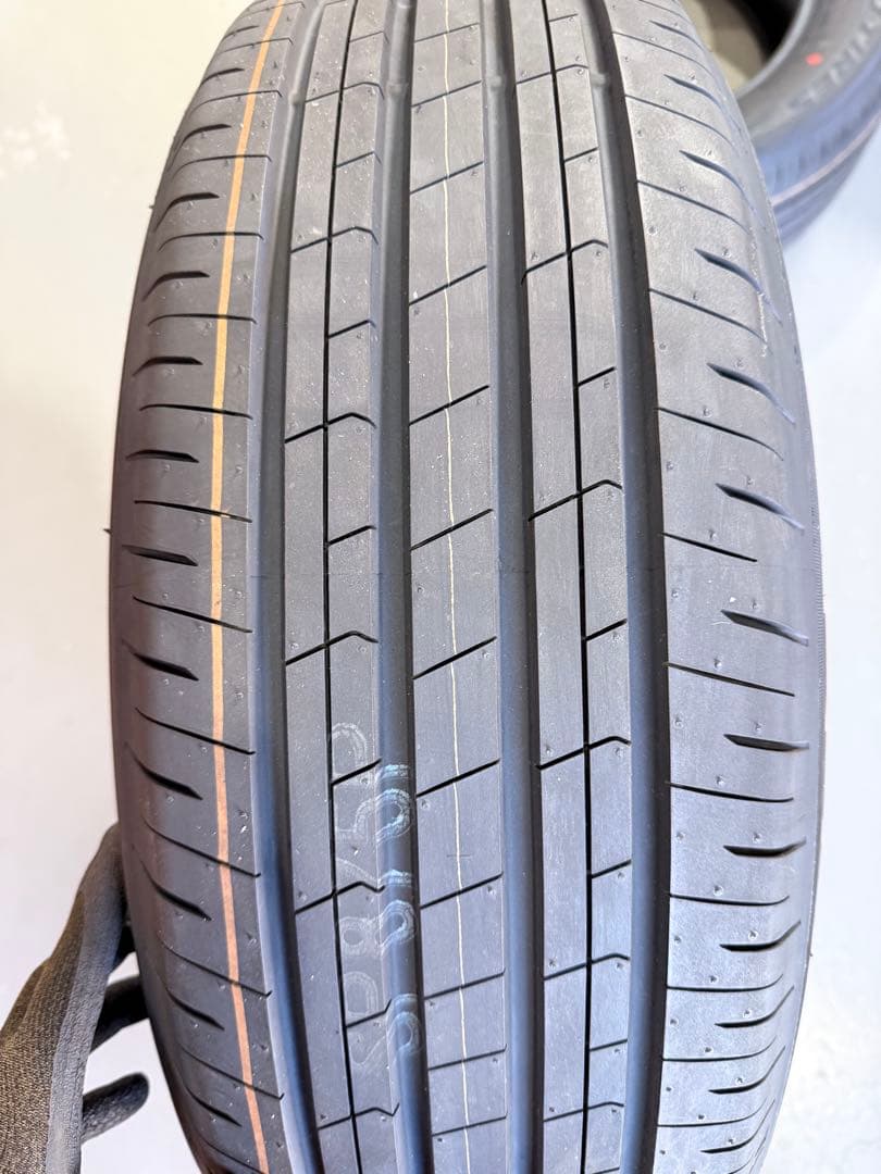 225/60R18 TOYOノーマルタイヤ（新車外し）