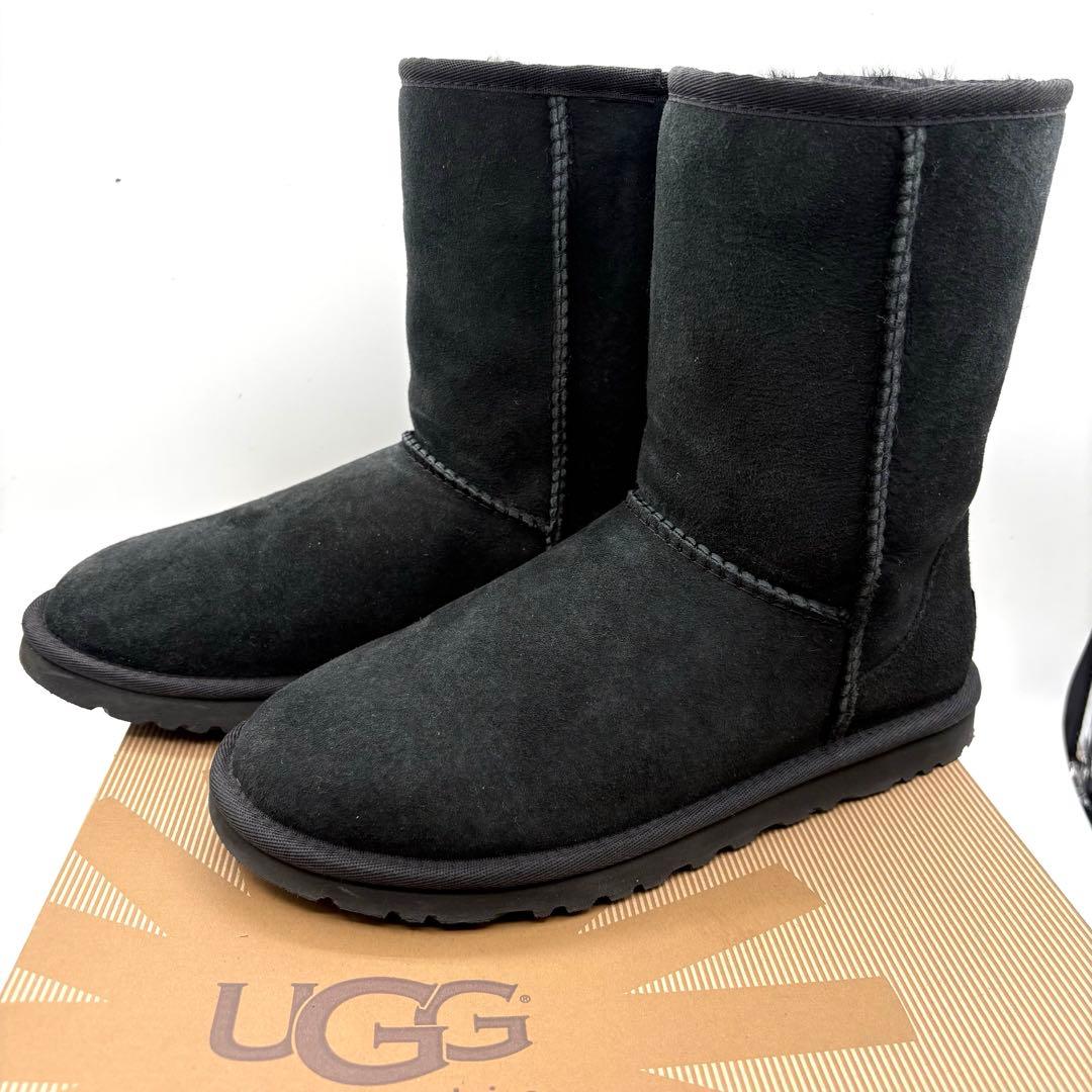 極美品✨ UGG W CLASSIC SHORT 【23.0】 ブラック