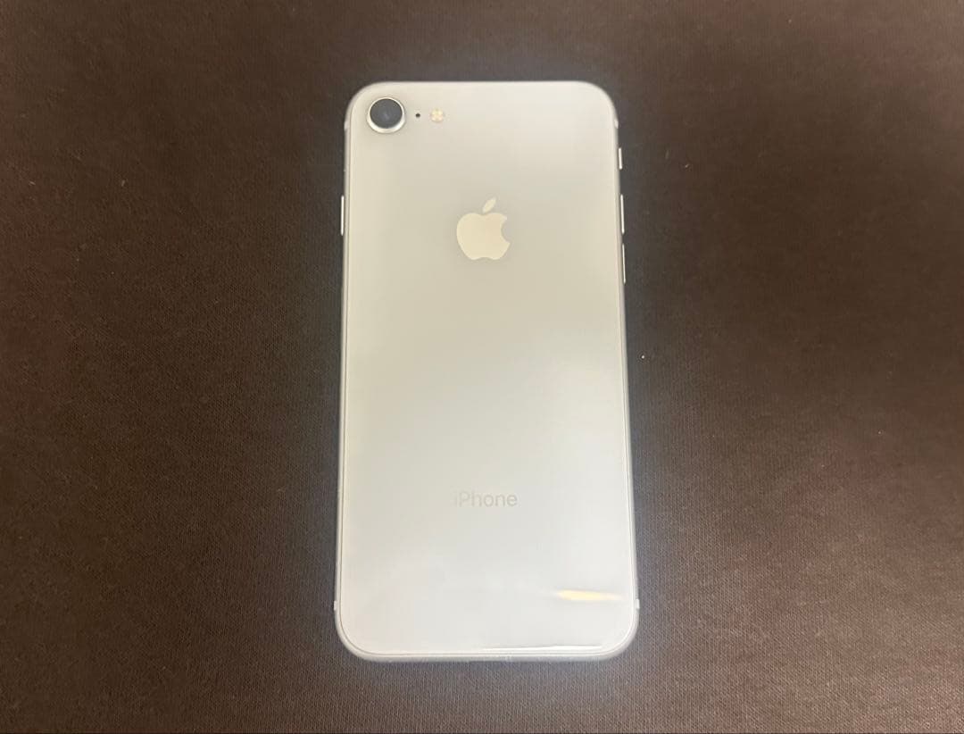 iPhone 8 シルバー 64GB