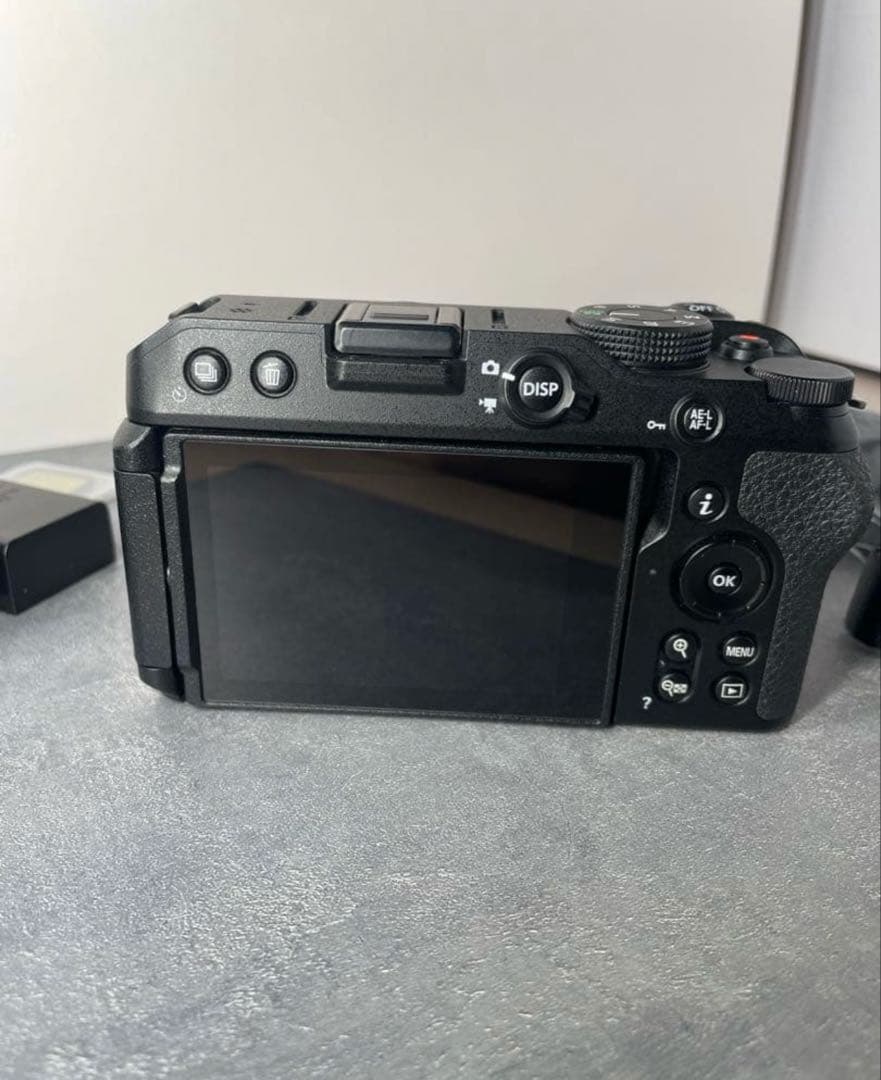 【中古美品】Nikon Z30本体＋DX16-50Kit