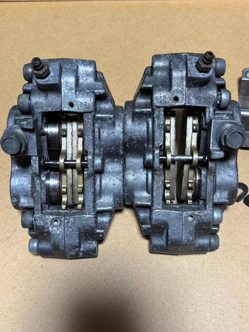 カワサキ　ゼファーx 400 フロントブレーキ　キャリパー