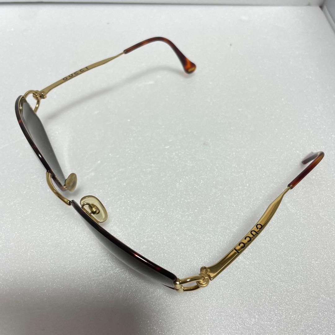 GUCCI ゴールドオーバルフレーム サングラス