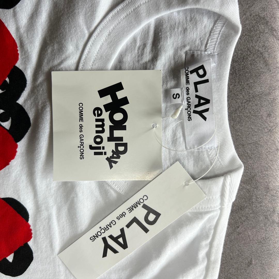 トップス HOLIDAY emoji COMME des GARCONS