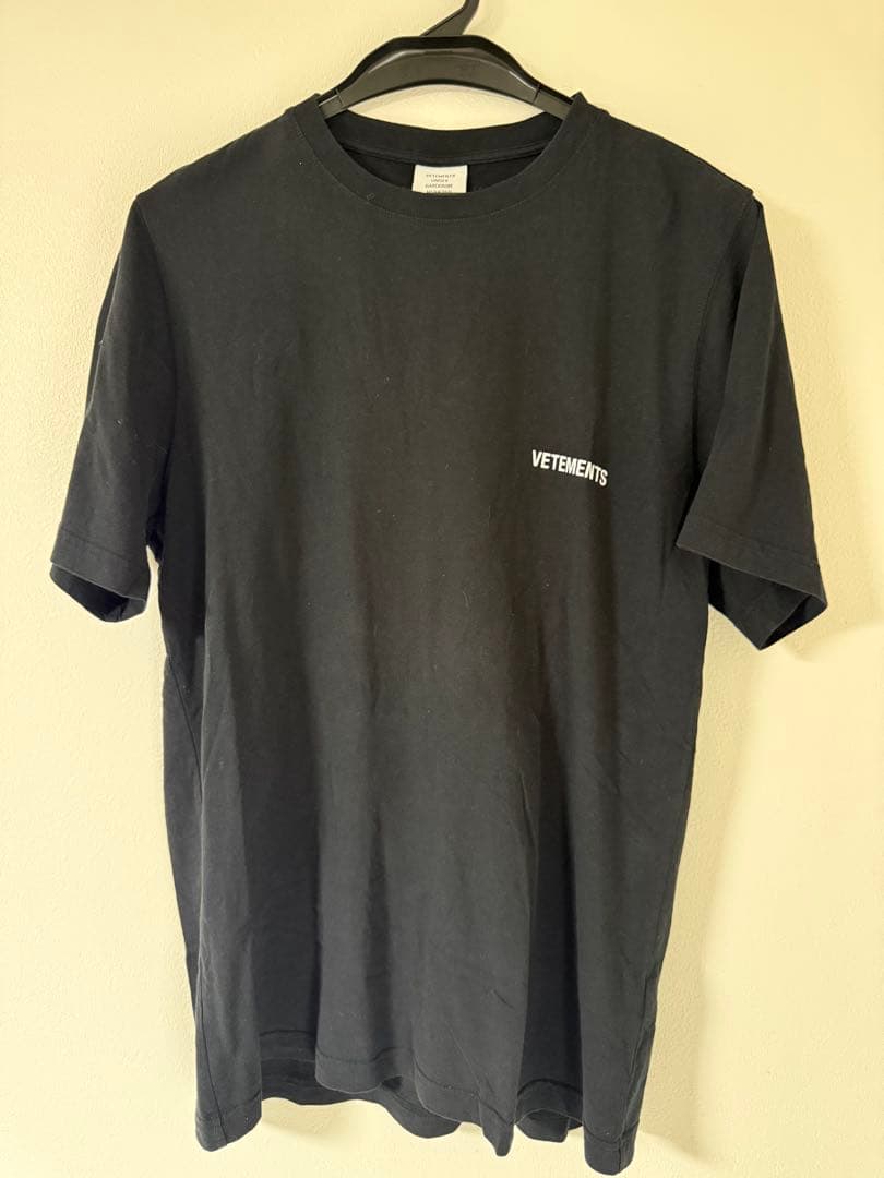 VETEMENTS ブラック Tシャツ AUTUMNE-HIVER 2021