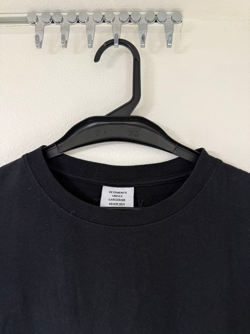VETEMENTS ブラック Tシャツ AUTUMNE-HIVER 2021