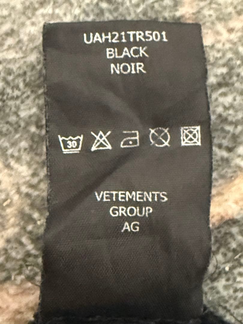 VETEMENTS ブラック Tシャツ AUTUMNE-HIVER 2021