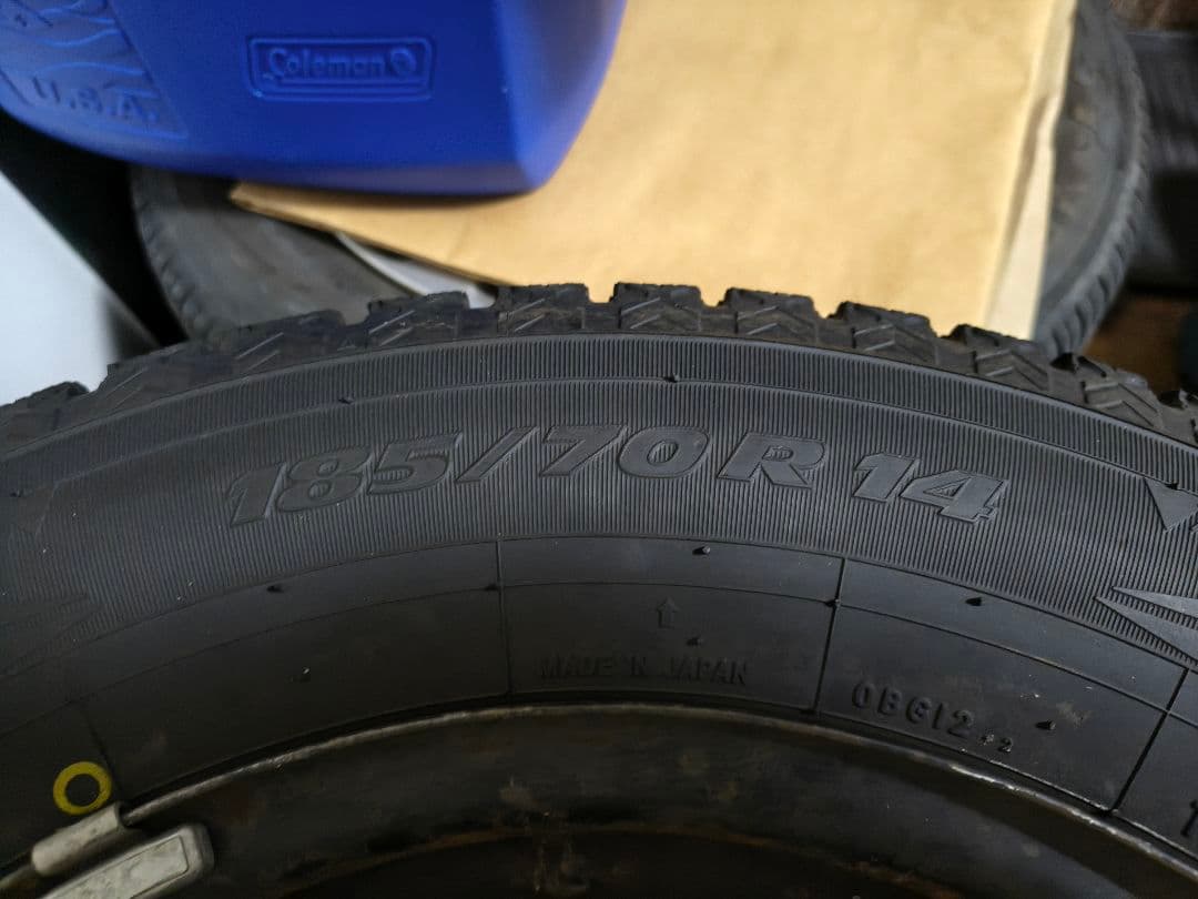 185/70R14 スタッドレスタイヤ2本セット　フリードスパイク他　①