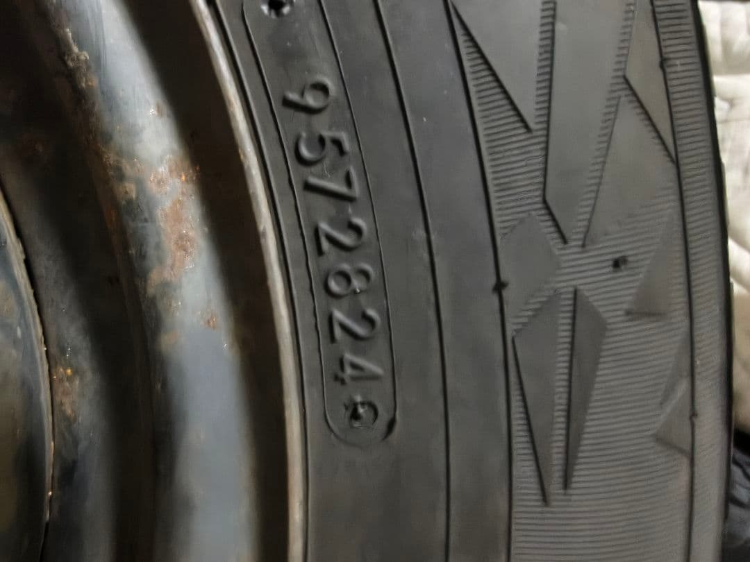 185/70R14 スタッドレスタイヤ2本セット　フリードスパイク他　①