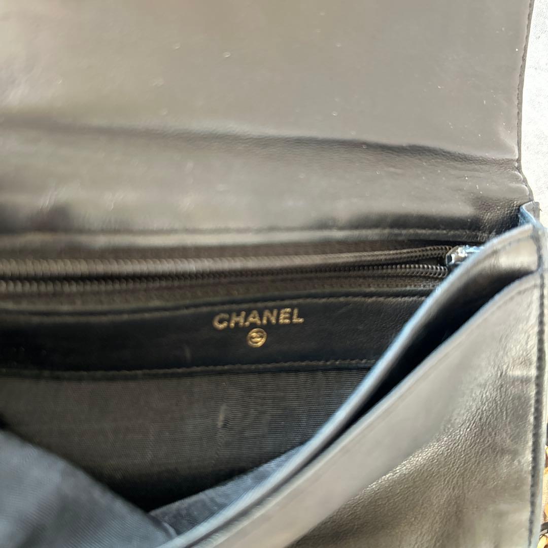 CHANEL 　デカココ　ラムスキン　二つ折り財布　斜め掛け