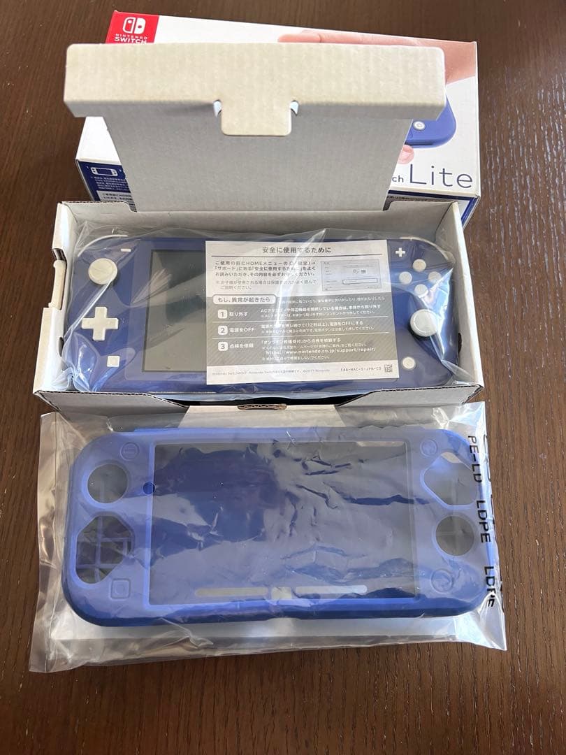 Nintendo Switch Lite ブルー　本体＋ケース＋アダプター