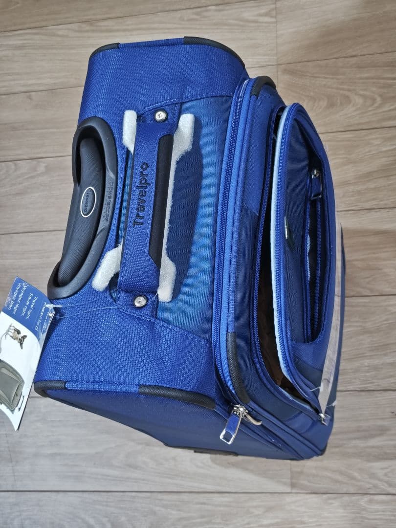 [Travelpro] Maxlite 5 22インチ 拡張可能スーツケース