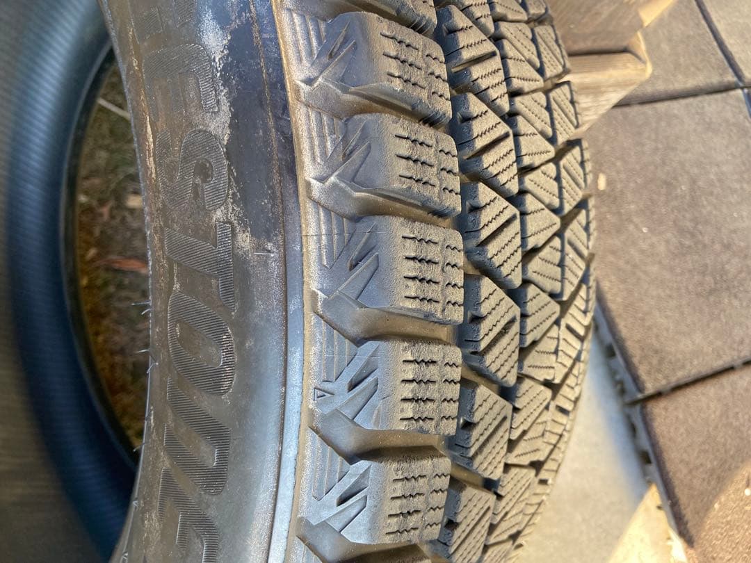 Bridgestone DM-V3 スタッドレスタイヤ 23560R18