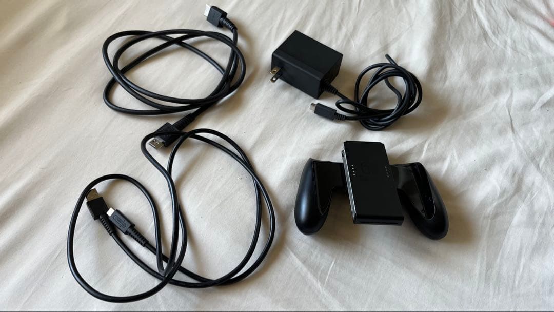 Nintendo Switch 本体【訳あり】+ ジョイコン3個 + おまけ付き