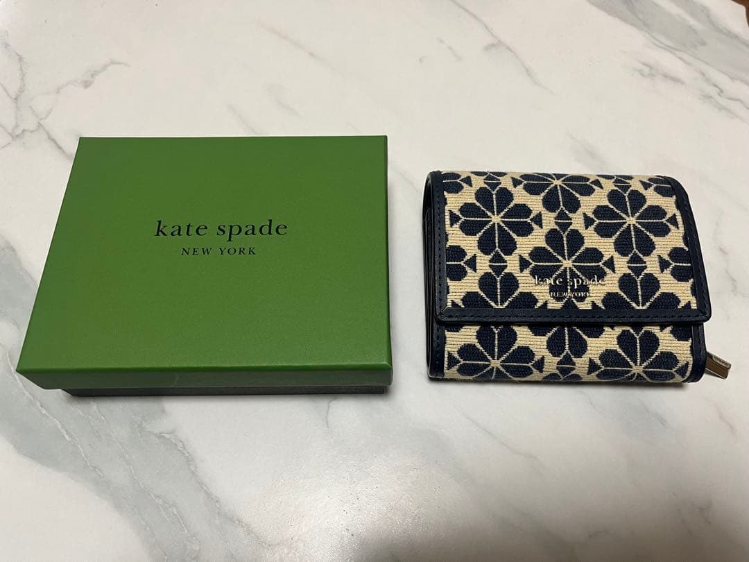 【値下しました】kate spade スペードフラワー　ジャガード　二つ折り財布