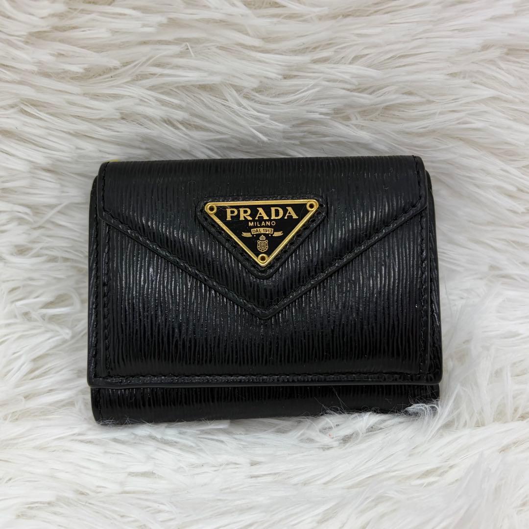 RFID搭載/美品✨プラダ　三つ折り財布 ヴィッテロ 三角ロゴ　レザー 黒