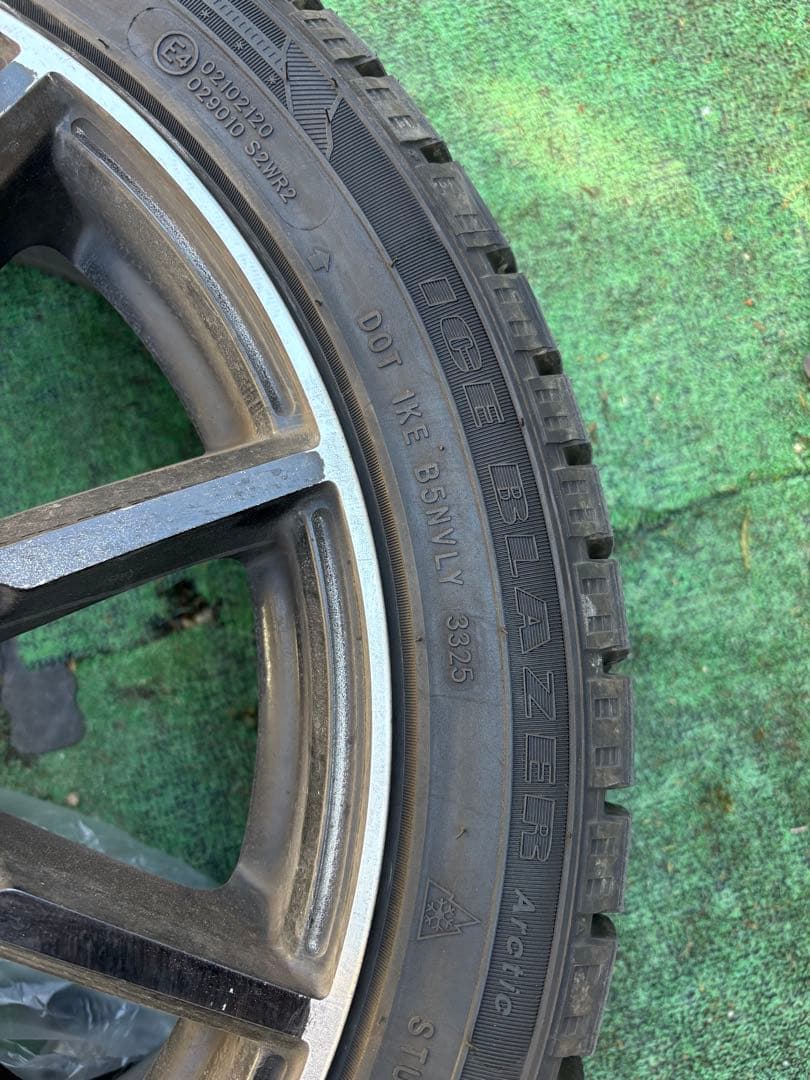 ICE BLAZER スタッドレスタイヤ 215/45R17ばり溝