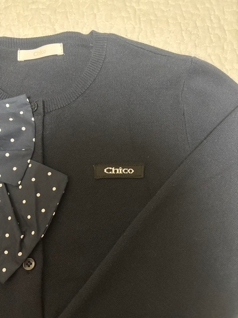chico リボンコンパクトニットカーディガン