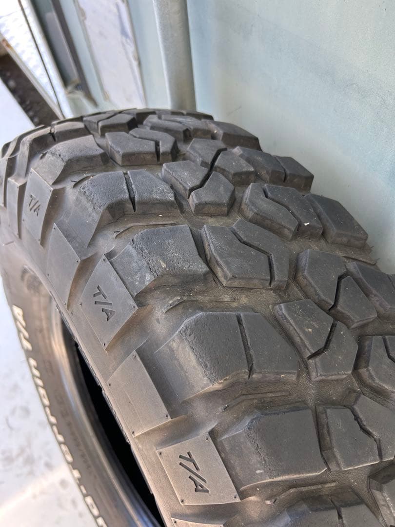 BF Goodrich 255/85R16 1本