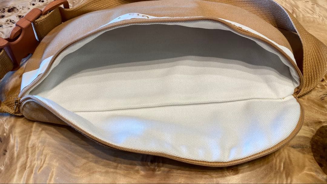 FONDATION LOUIS VUITTON ルイヴィトン ボディバッグ