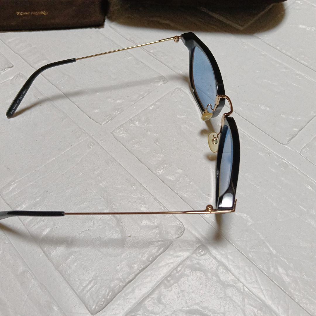 TOM FORD サングラス　TF672 01v