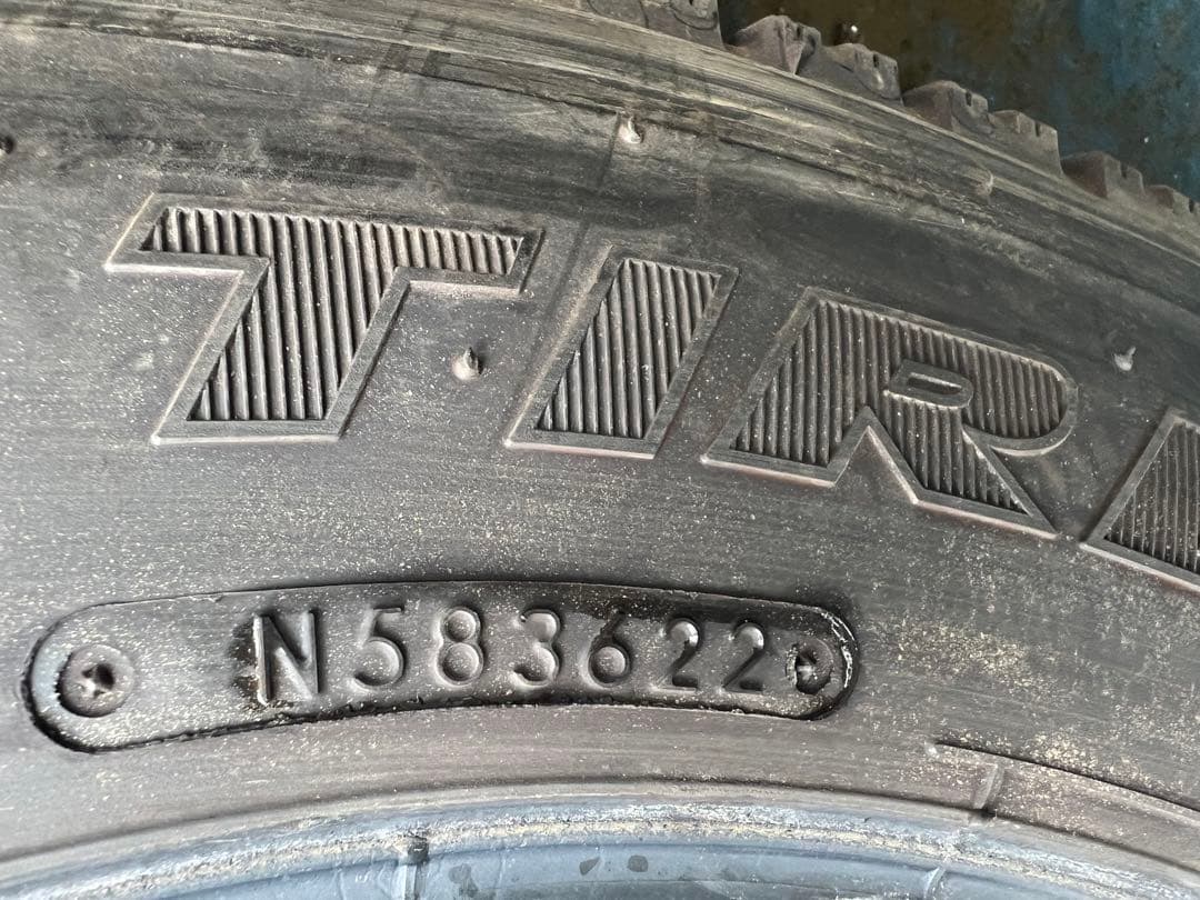 バッシーTOYOスタッドレス205／70R16 111／109N LT