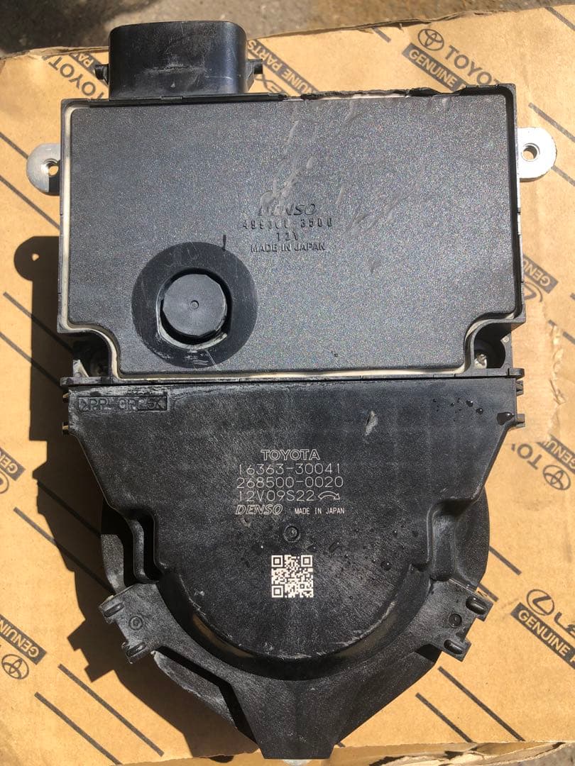 トヨタ 200系 ハイエース ラジエータファンモーター 中古品