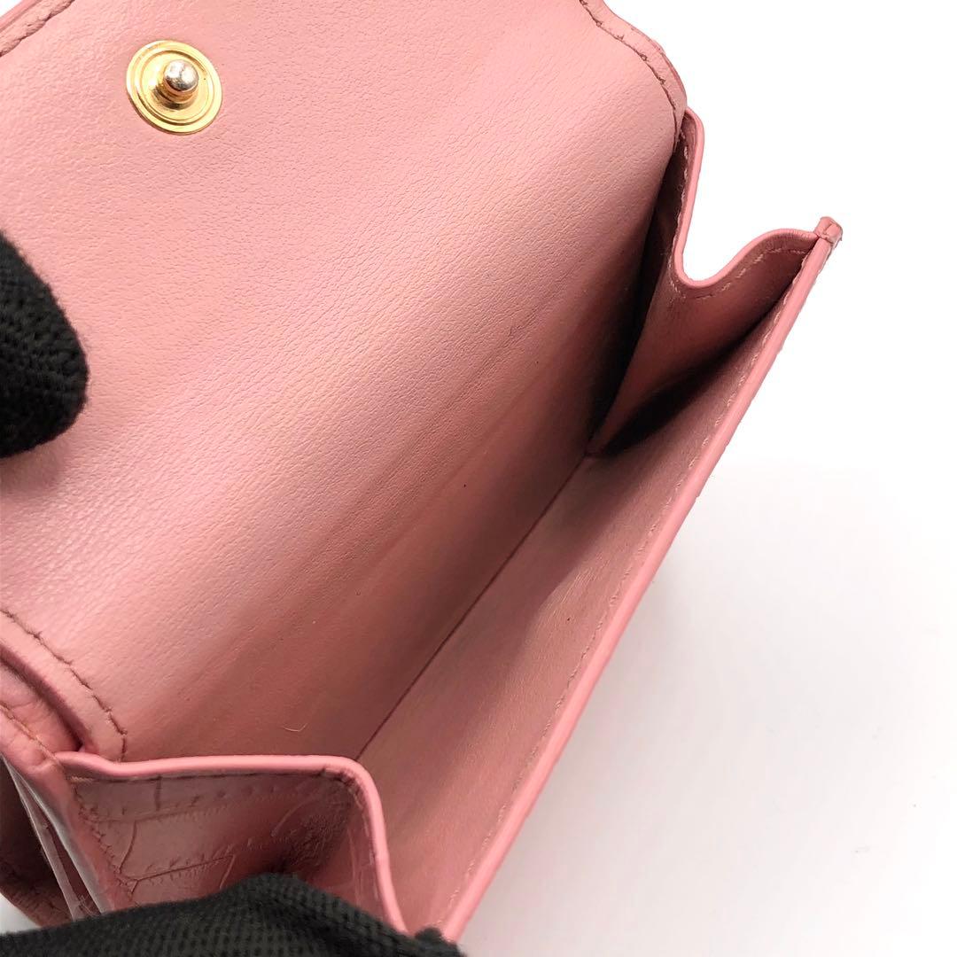 ミュウミュウ コンパクトウォレット 三つ折り財布 クロコ型押し ピンク レザー