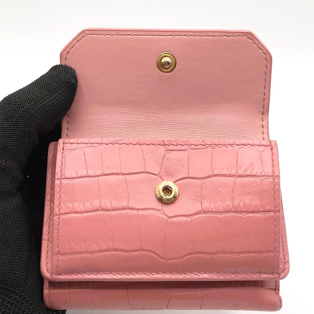 ミュウミュウ コンパクトウォレット 三つ折り財布 クロコ型押し ピンク レザー
