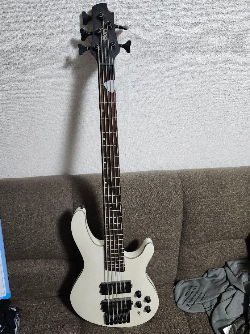 Cort c5h エレキベース ホワイト 5弦
