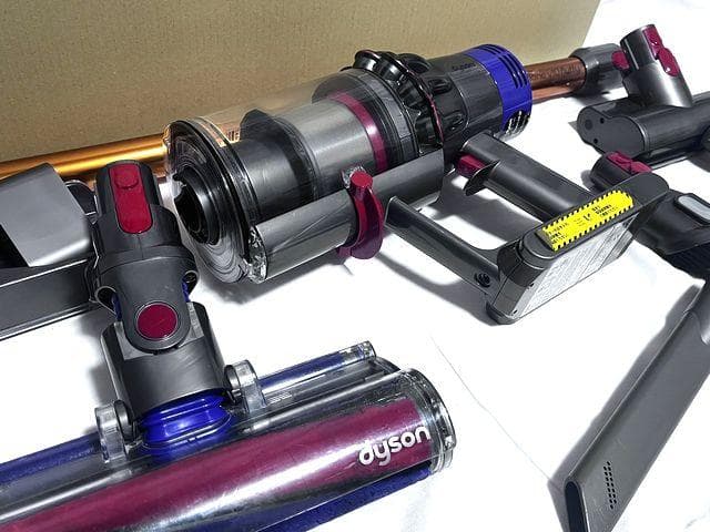 お買い得！48分稼働Dysonダイソン　サイクロンクリーナーSV12/V10良品