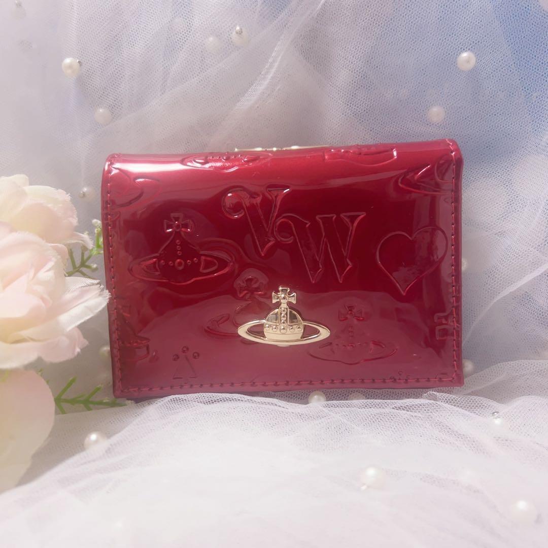 Vivienne Westwood 赤エンボス加工の三つ折り財布