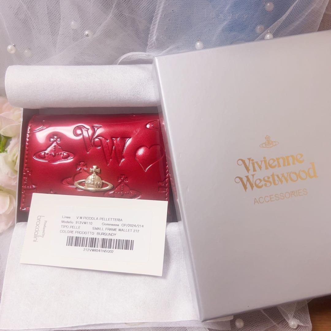 Vivienne Westwood 赤エンボス加工の三つ折り財布