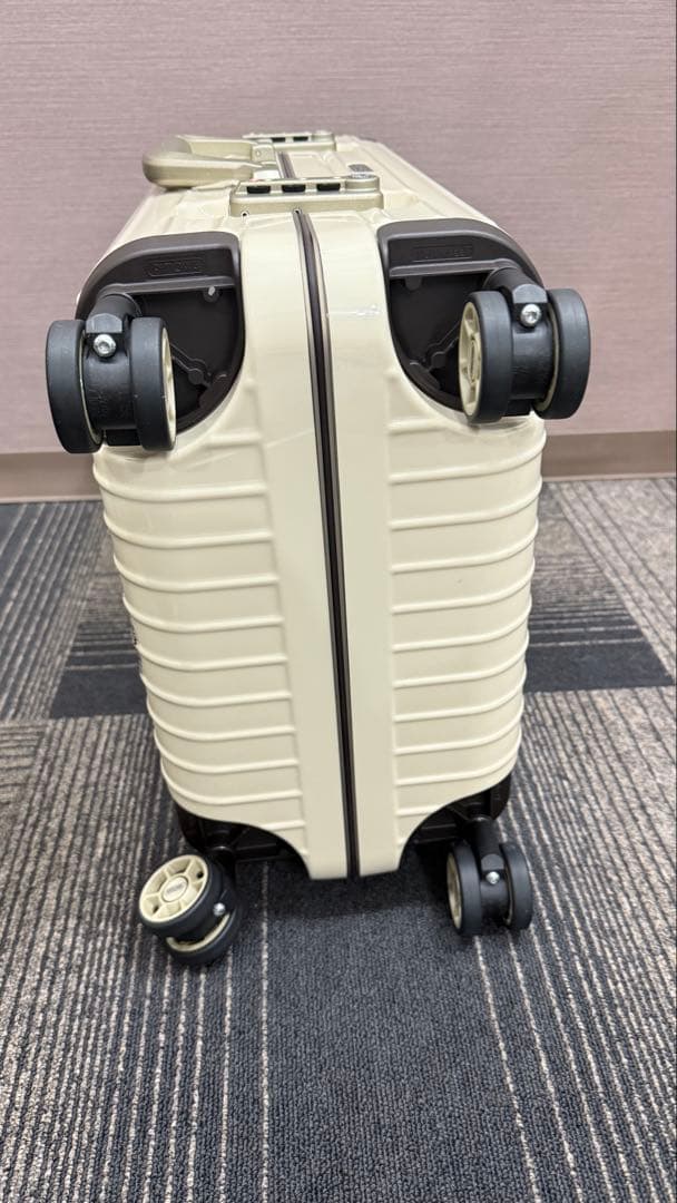 さっちゃん⭐︎美品 RIMOWA LIMBO リモワ リンボ 32L 4輪