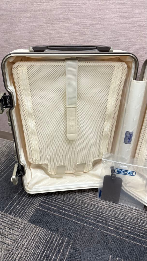 さっちゃん⭐︎美品 RIMOWA LIMBO リモワ リンボ 32L 4輪