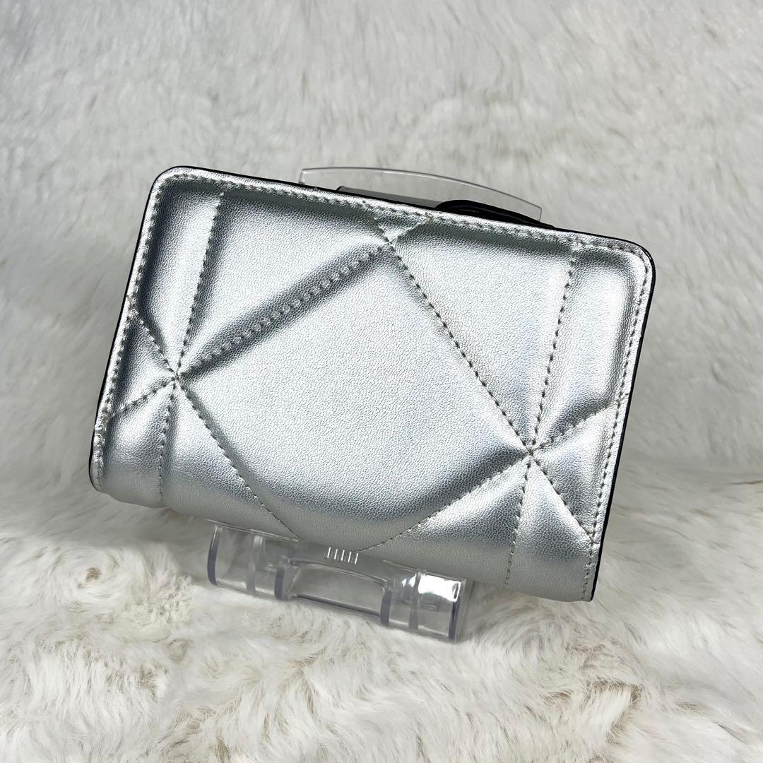 【新品】COACH シルバー キルティング 二つ折り