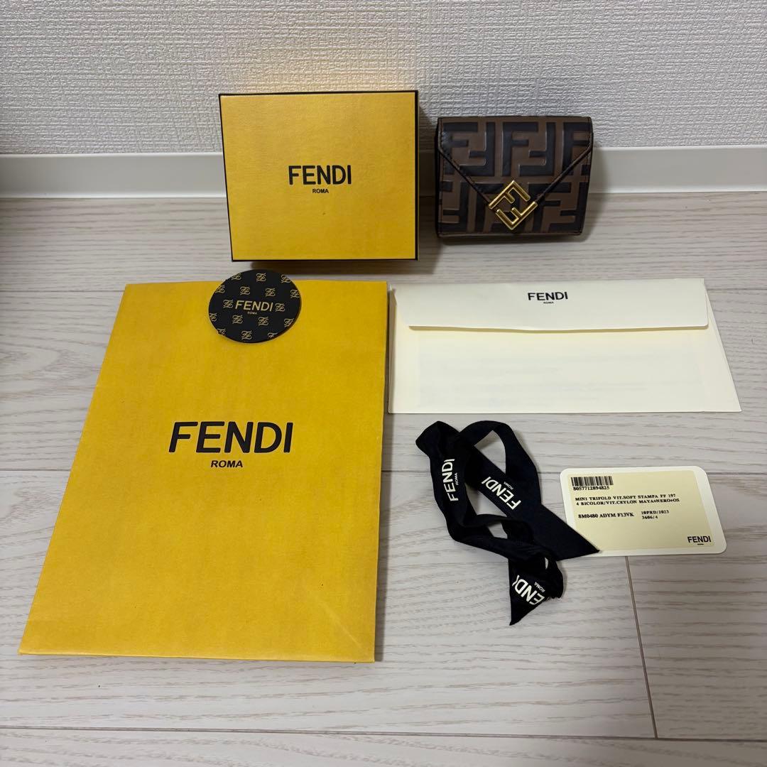 ✨美品✨FENDI　三つ折り財布　FFダイヤモンド　ズッカ総柄　ゴールド金具