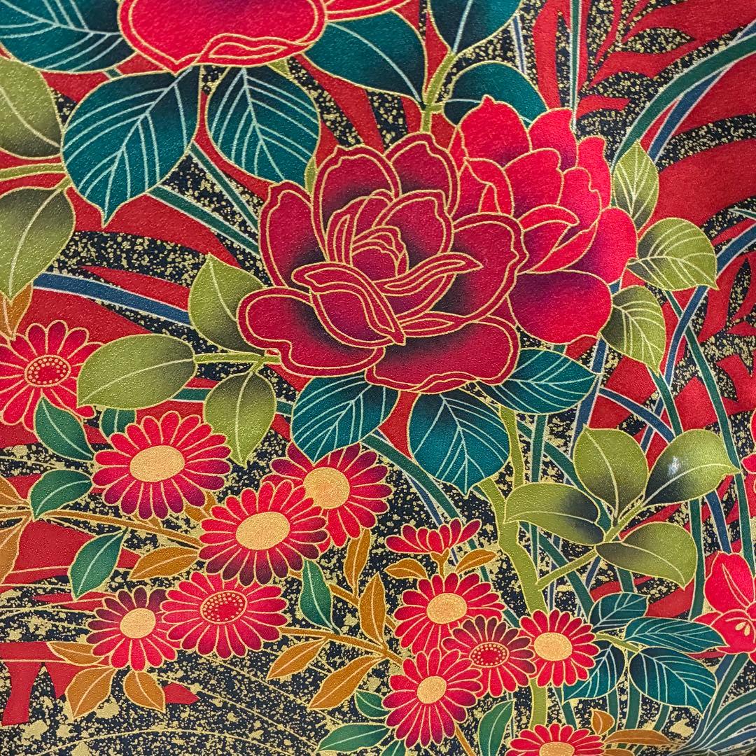 D207 振袖　薔薇　蝶々　金駒刺繍　正絹　着物　袷　極美品