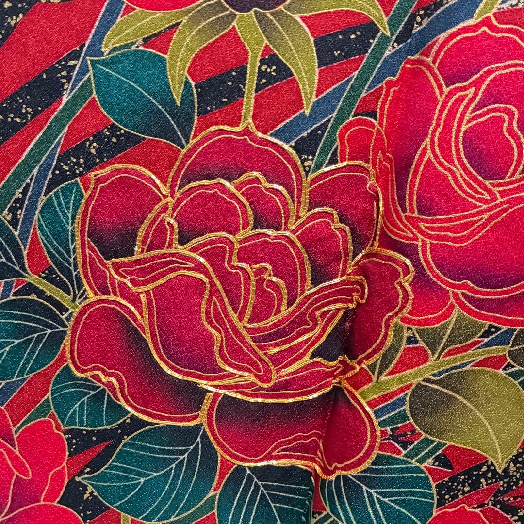 D207 振袖　薔薇　蝶々　金駒刺繍　正絹　着物　袷　極美品