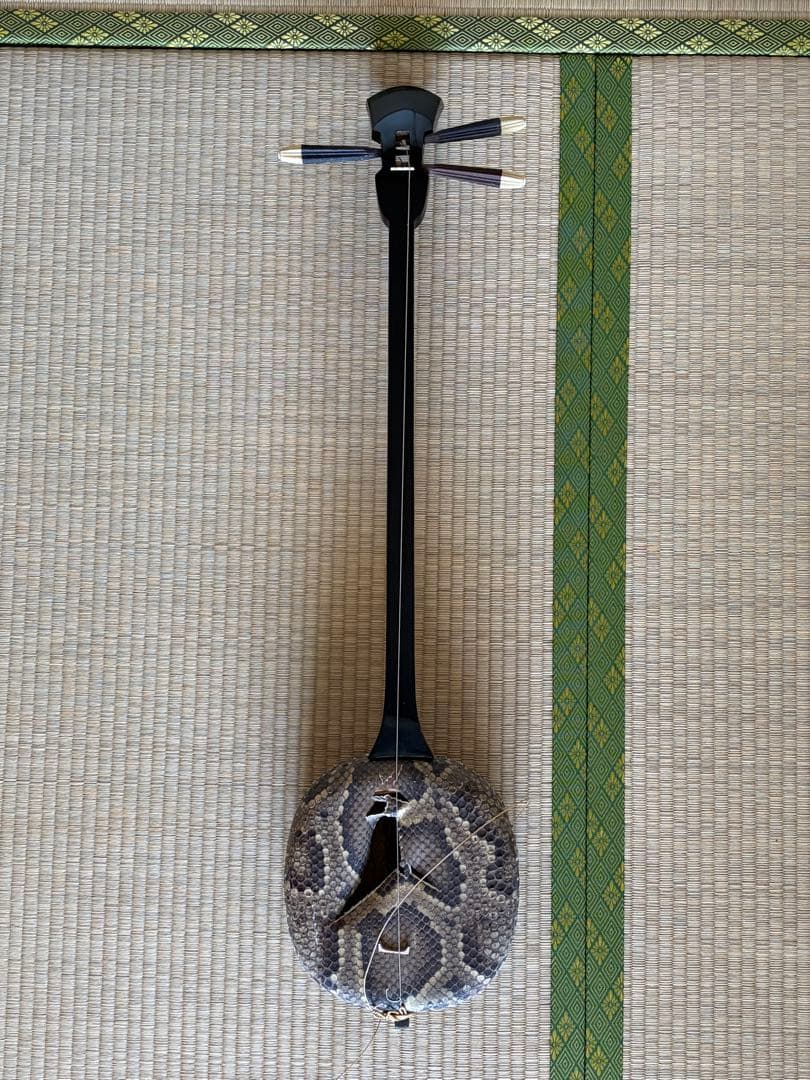 真栄堂 三味線本体 ヘビの皮製