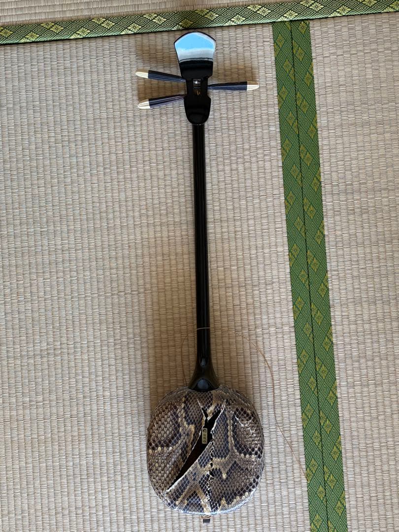 真栄堂 三味線本体 ヘビの皮製