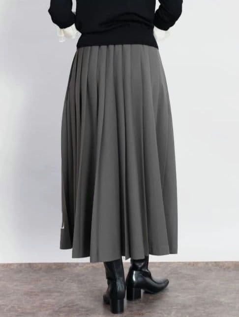 ☆新品、タグ付き☆ FENNEL 刺繍ロゴプリーツスカート ヤマダヤ