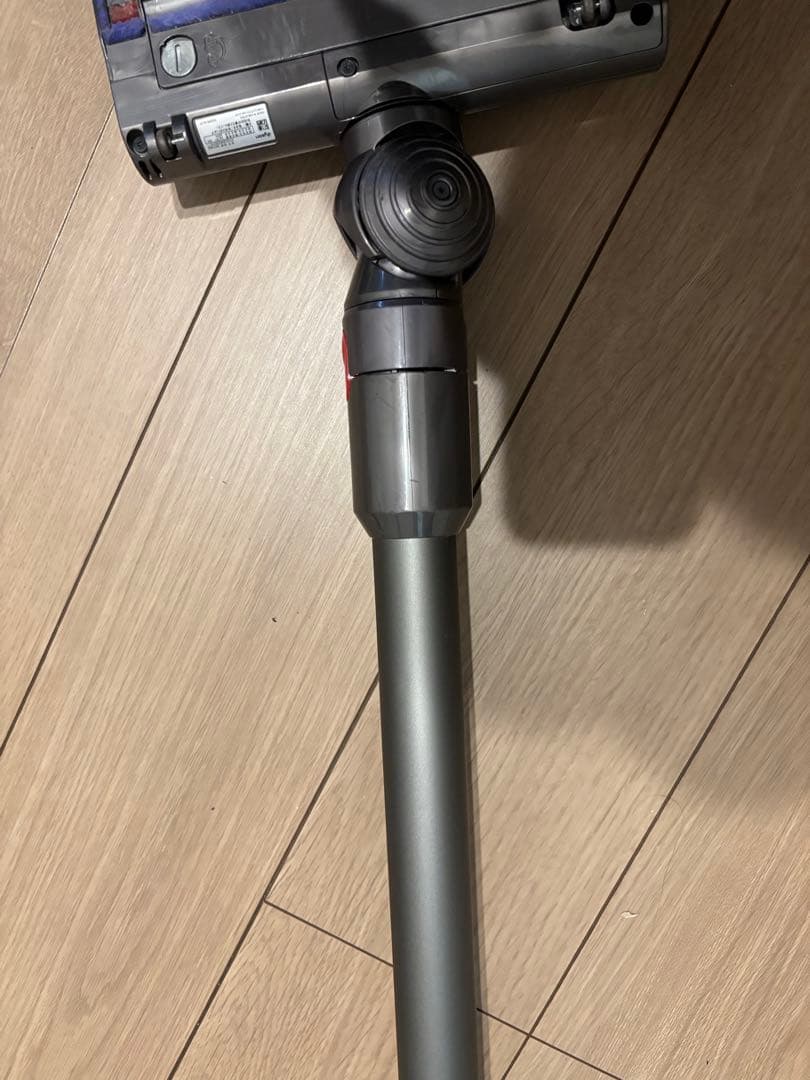 ダイソン V7 コードレス掃除機 本体と付属品 スタンド付き バッテリー交換済み