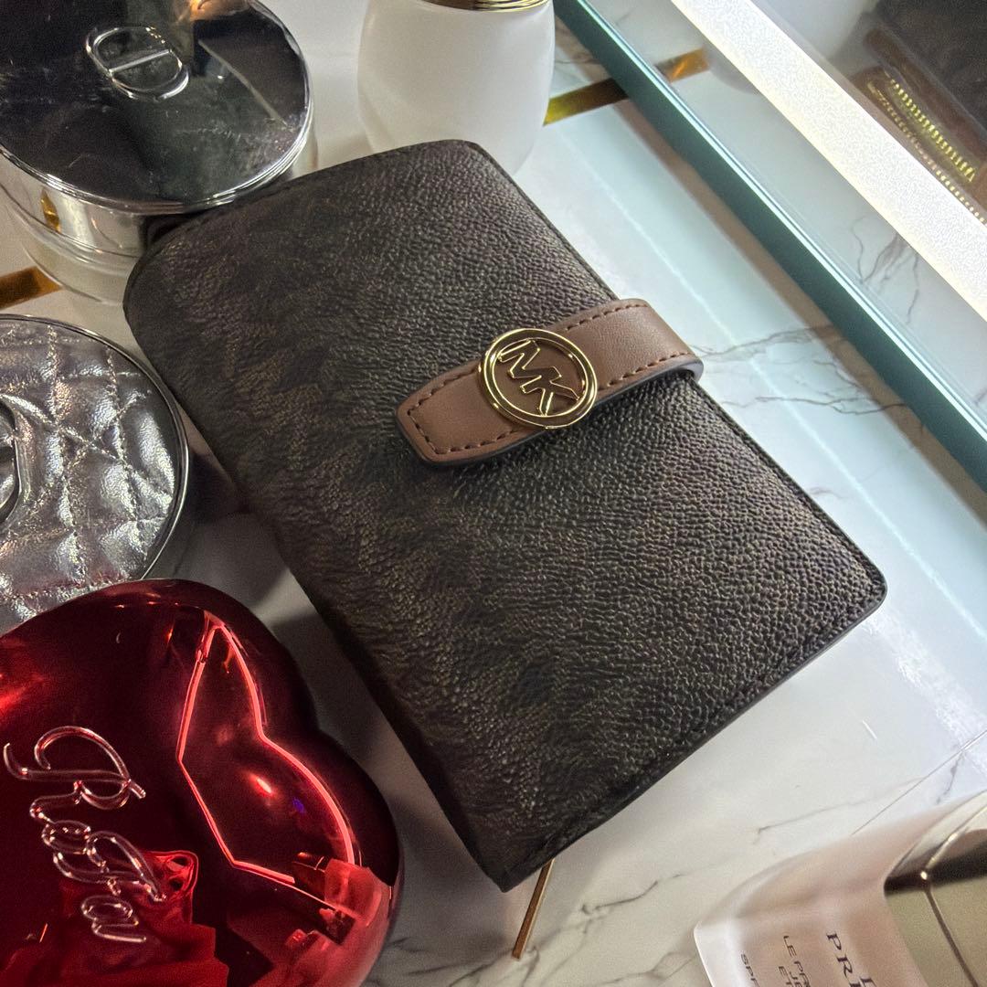｛新品同様｝MICHAEL KORS 二つ折り財布 ブラウン