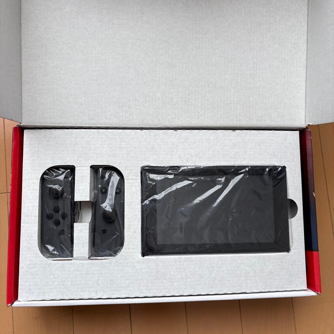 新品　任天堂Switch 本体　ジョイコン付　グレー