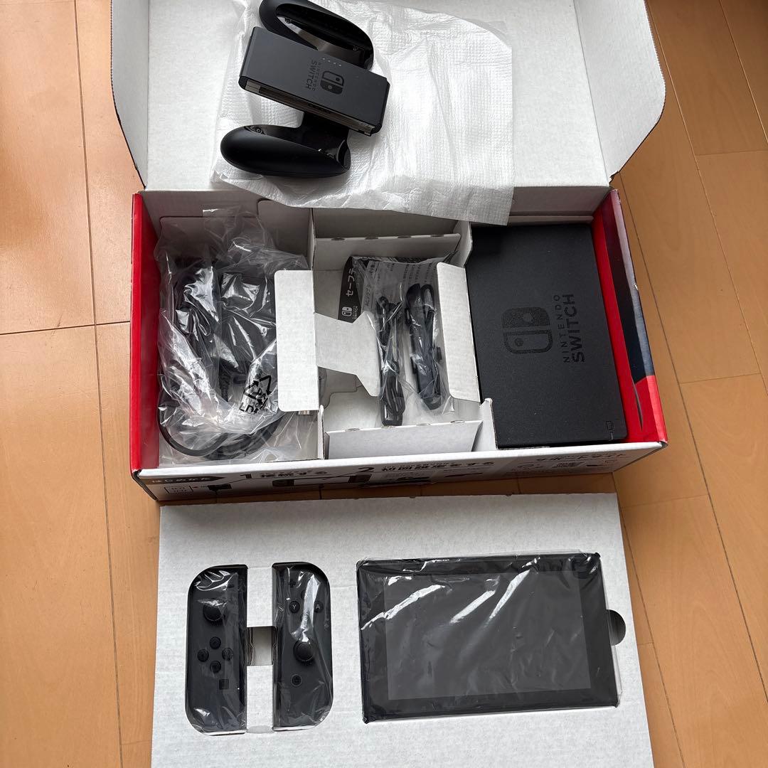 新品　任天堂Switch 本体　ジョイコン付　グレー