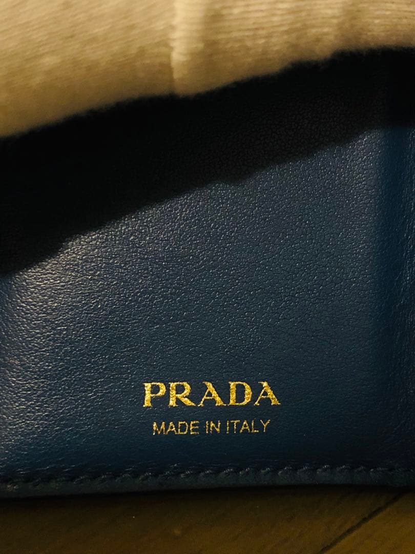 PRADA 三つ折り財布ICチップ(RFID)搭載