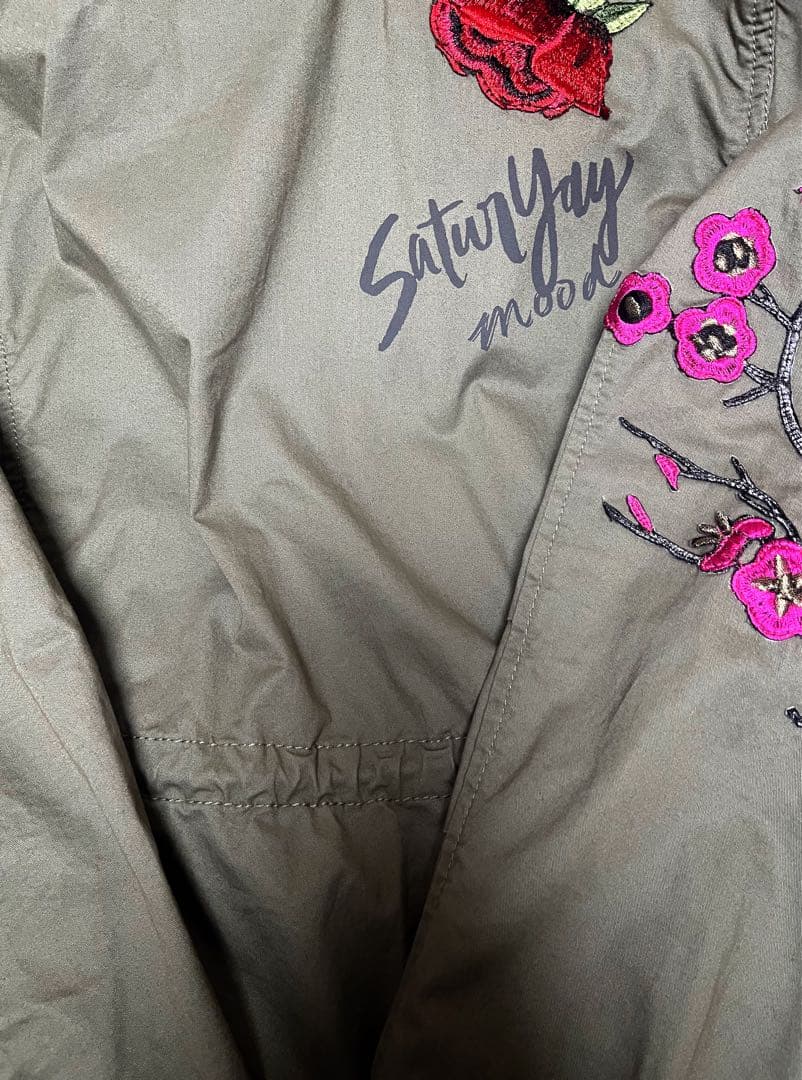 Desigual パッチワーク刺繍ワッペンミリタリーモッズコート 個性的