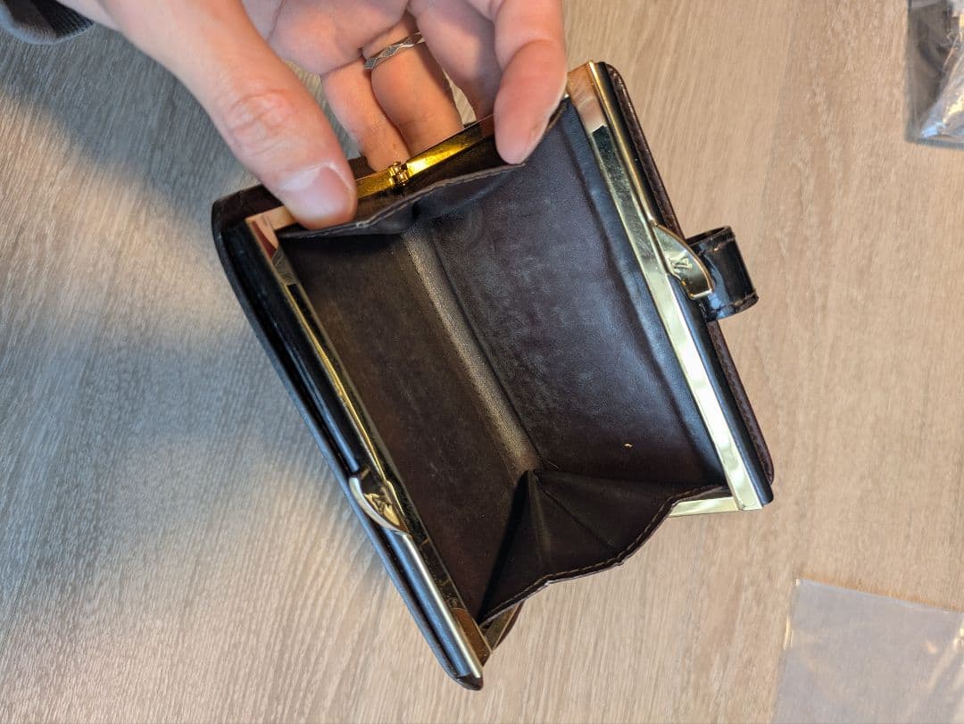 Louis Vuitton エナメル　二つ折り財布